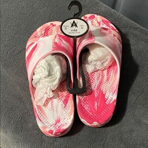 Vibe Pink White Marble Slide Sandals